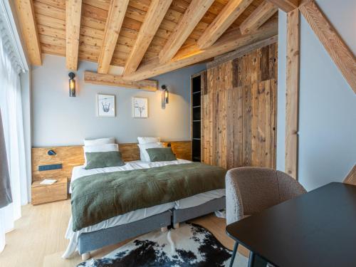 a bedroom with a bed and a table and chairs at Appartement Val-d'Isère, 3 pièces, 4 personnes - FR-1-694-324 in Val-d'Isère