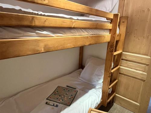 Divstāvu gulta vai divstāvu gultas numurā naktsmītnē Appartement Méribel, 2 pièces, 6 personnes - FR-1-688-61
