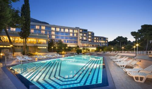 Bazén v ubytování Aminess Vival Grand Azur Hotel nebo v jeho okolí