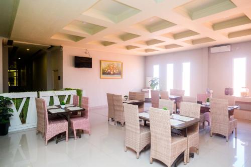 Χώρος καθιστικού στο Urbanview Hotel Dedy Jaya Brebes