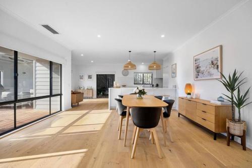 a kitchen and living room with a table and chairs at Beachside Retreat Blairgowrie in Blairgowrie