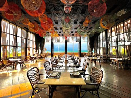 Ein Restaurant oder anderes Speiselokal in der Unterkunft The Mak Trat 