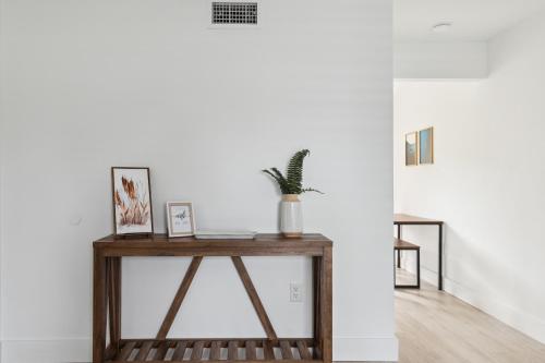 a console table in a living room with a plant on it at Amazing 2 Bedroom Townhouse near beach in Indialantic
