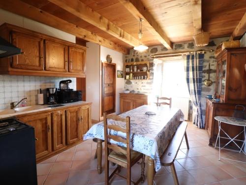 Gallery image of Gîte Sourniac, 3 pièces, 4 personnes - FR-1-742-457 