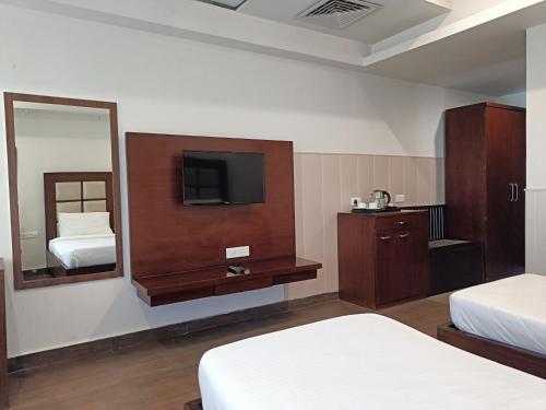 Katil atau katil-katil dalam bilik di Royal Palm Resort