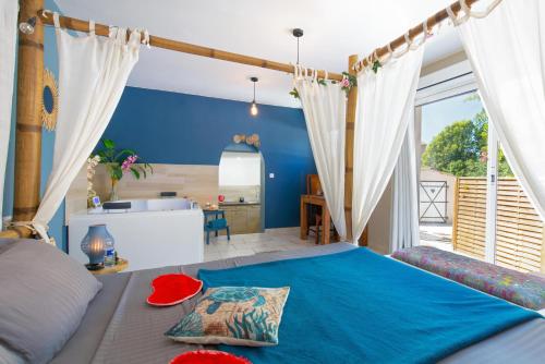 a bedroom with a large blue bed with a large window at Appartement jacuzzi 4 étoiles - Love Room Beauté in Puget-sur Argens