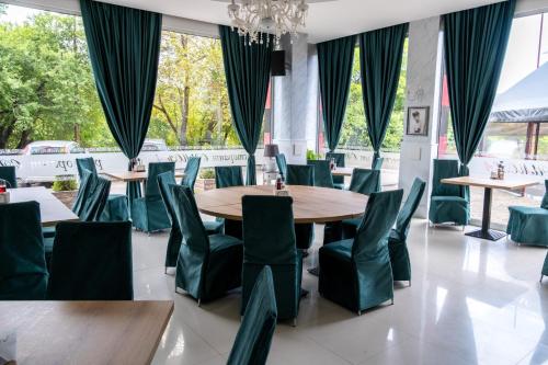A seating area at Art Hotel Simona