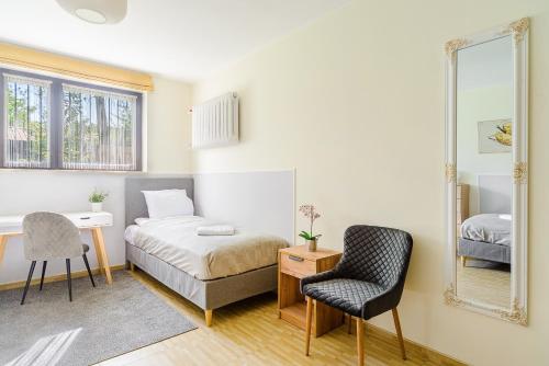Ένα ή περισσότερα κρεβάτια σε δωμάτιο στο P&O Apartments Juhasów - Wawer