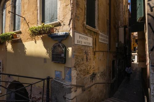 Castello Apartment with Garden R&R photo 24