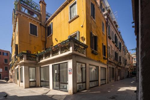 Castello Apartment with Garden R&R photo 25