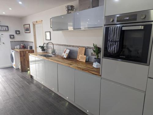 Una cocina o cocineta en Apartment in Bournemouth, Dorset