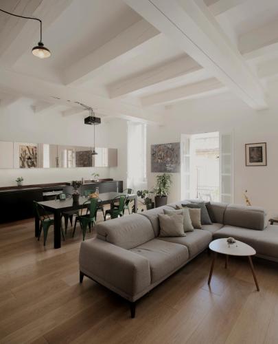 Ruang duduk di Architect’s home pad - Valletta