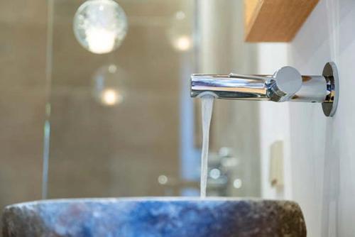 a stream of water coming out of a shower at Chalet Steinberg in Leogang