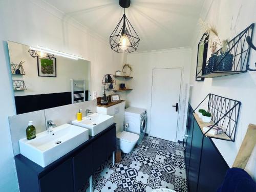 Billede fra billedgalleriet på Villa CarpeDiem Cévennes - piscine & terrain tennis i Méjannes-le-Clap