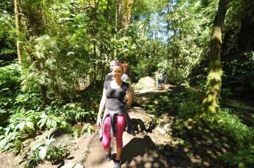 Tetamu yang menginap di Puri Lumbung Cottages Restaurant & Spa Munduk