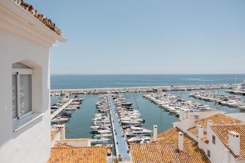 Exclusive Penthouse, with Sea and Marina Views and Private Parking, in the Heart of Puerto Banús