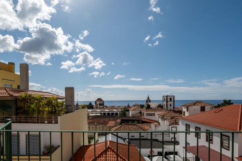 Centre Funchal top floor terrace & large balconies