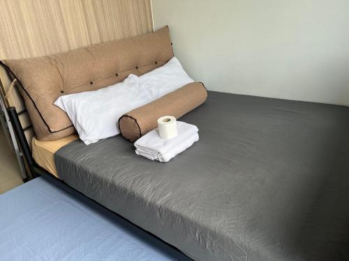 a bed with two towels and a candle on it at Shore occupancy 8 pax cooking balcony Netflix pools MOA Airport Casino PICC马尼拉MOA高级酒店公寓 in Manila