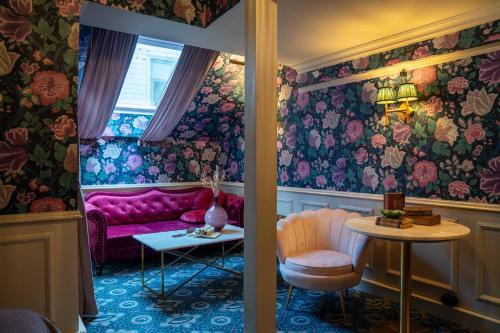 Ruang duduk di Charmante - Skostredet Hôtel