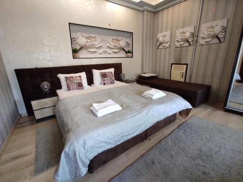 En eller flere senge i et værelse på Apart Club Tolstogo