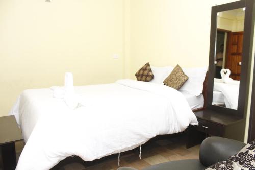 Postel nebo postele na pokoji v ubytování AURORA GUEST HOUSE
