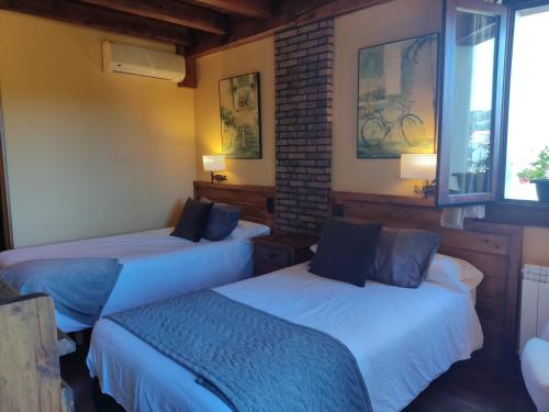 Кровать или кровати в номере Hotel Rural Irati selva de Irati