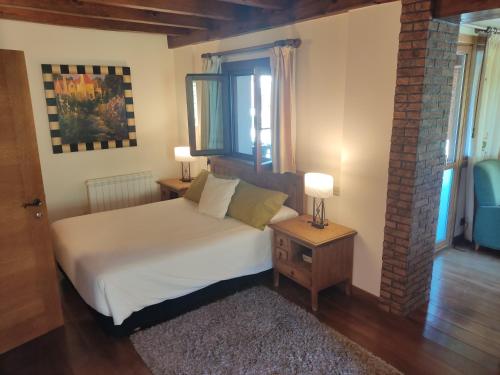 Кровать или кровати в номере Hotel Rural Irati selva de Irati