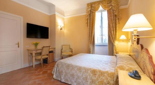 Postel nebo postele na pokoji v ubytování Hotel Cannero