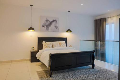 Giường trong phòng chung tại Sunrise Loft @Embassy Gardens (75sqm)