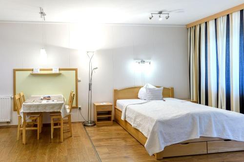Posteľ alebo postele v izbe v ubytovaní Atmoszféra Apartman