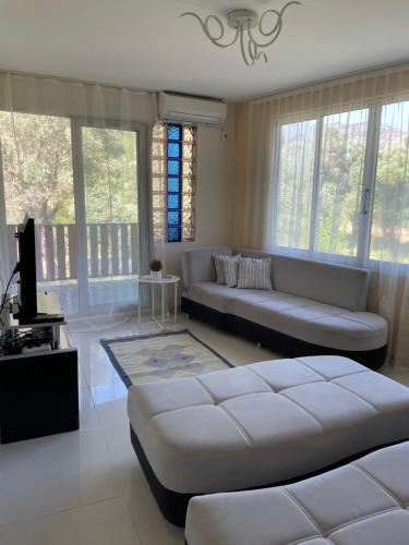 a living room with a couch and a tv at MaviMaris Doğa Evleri in Marmaris