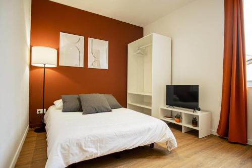 Tempat tidur dalam kamar di Le Terracotta - Joli studio proche quai de Saône