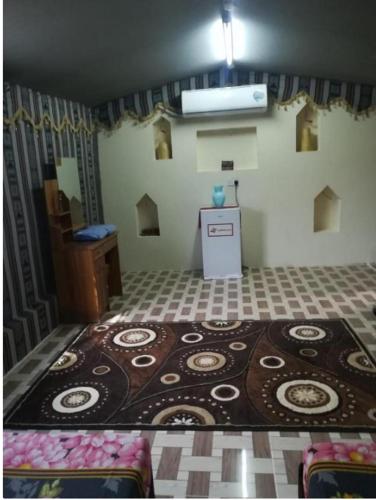 a room with a bed with a rug on it at مزرعة نحل العسل in Khaḑrāʼ Bin Daffā‘