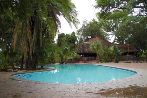 Poolen vid eller i närheten av Cresta Marang Gardens Hotel