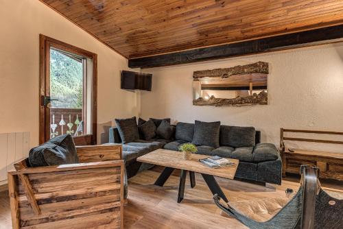 Apartment Les Nantillons, Alpes Agency, Central Chamonix, sleeps 6-8