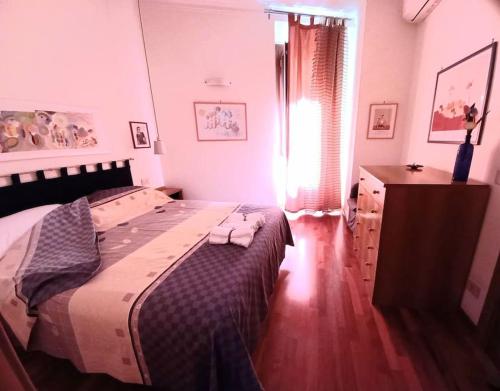 a bedroom with a bed and a dresser and a window at la casa del viaggiante in Rome