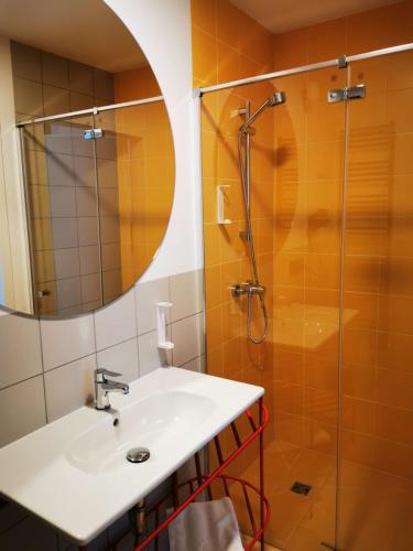 a bathroom with a sink and a shower at Cukrownia Żnin in Żnin