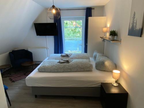 a bedroom with two beds and a window at Haus Osterstraße in Norden