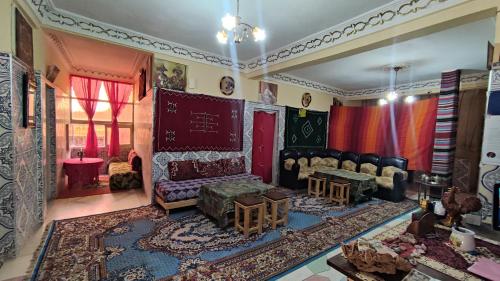 Coin salon dans l'établissement Myhouse Todgha