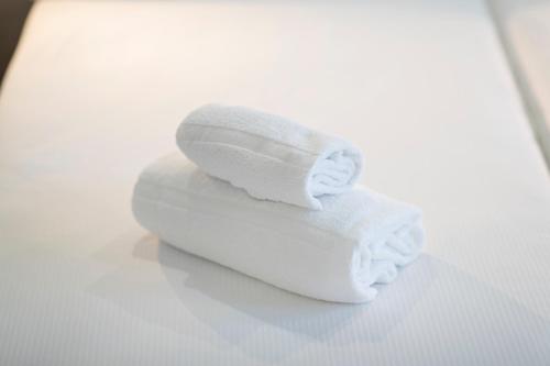a stack of white towels sitting on a table at Relais Ca Bago' in Costermano