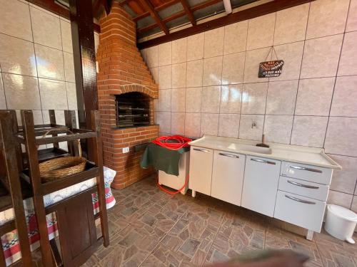 a kitchen with a brick oven and a sink at Rancho próximo rio pesca Sales in Sales