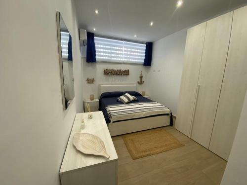 a small bedroom with a bed and a mirror at Casa Antinoro in Ustica