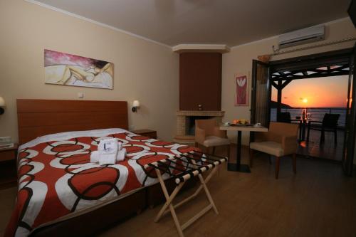 
Ένα ή περισσότερα κρεβάτια σε δωμάτιο στο Faros Luxury Suites

