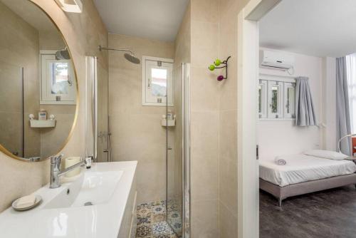 New Modern & Quiet 2BR/2 Bath By Frishman Beach
