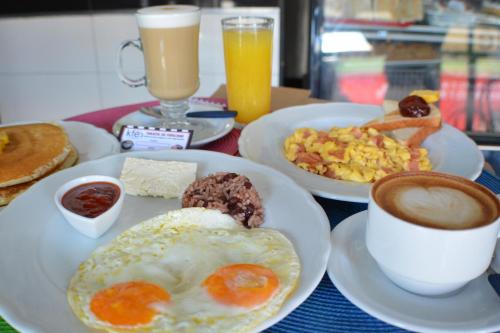 אפשרויות ארוחת הבוקר המוצעות לאורחים ב-Hostal Pacifico Chinandega