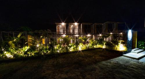 Κήπος έξω από το Containers Bacalar