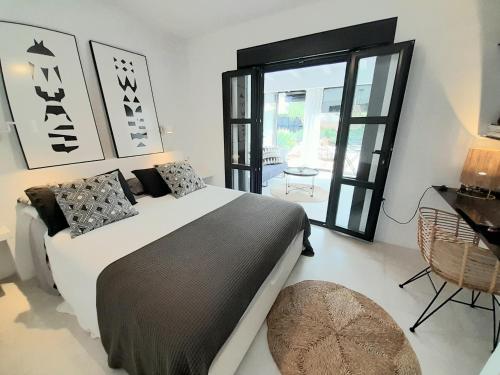 a bedroom with a bed and a table and a window at casita en la playa in El Rompido