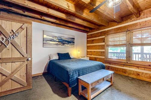 Sugarloaf Mountain Lodge 객실 침대