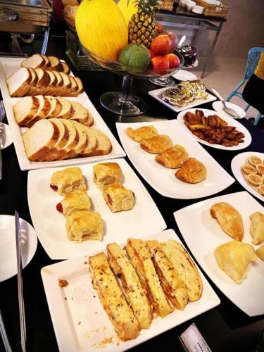 a table with many different types of bread and pastries at Mural Living Hotel Manaus in Manaus
