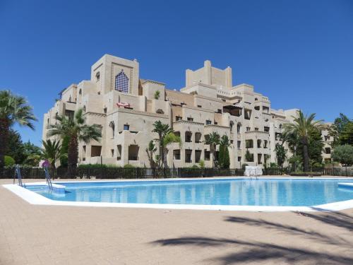 PLANTA BAJA DE UN DORMITORIO VISTAS PISCINa